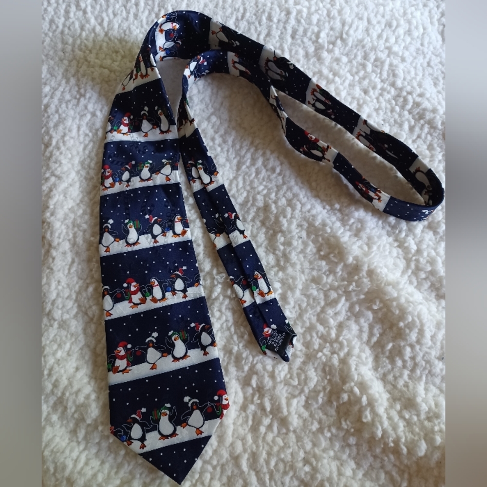 Hoilday penguin tie